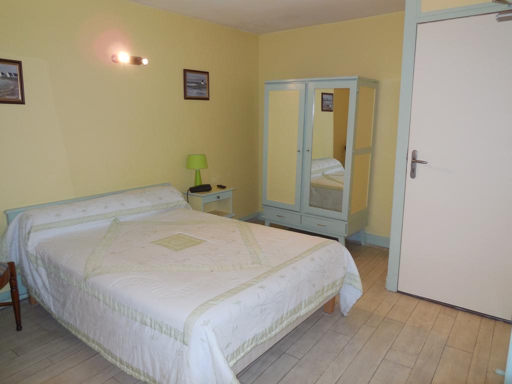 Hotel Le Lion D'Or Salbris Eksteriør billede