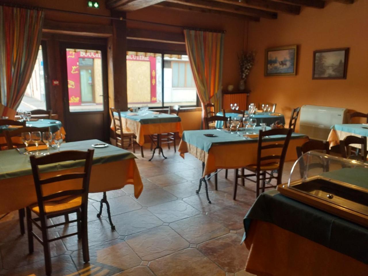 Hotel Le Lion D'Or Salbris Eksteriør billede